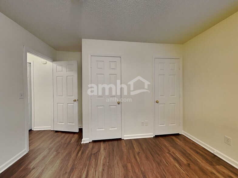 Building Photo - 29 Park Village Ln