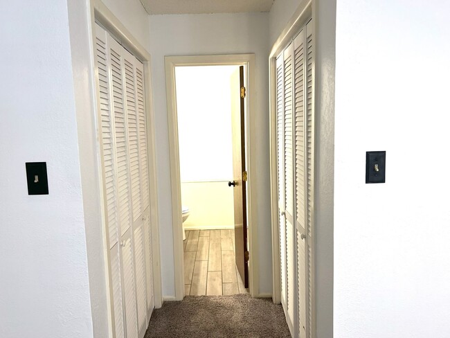 Building Photo - ** Beautiful Midway Park Townhouse **