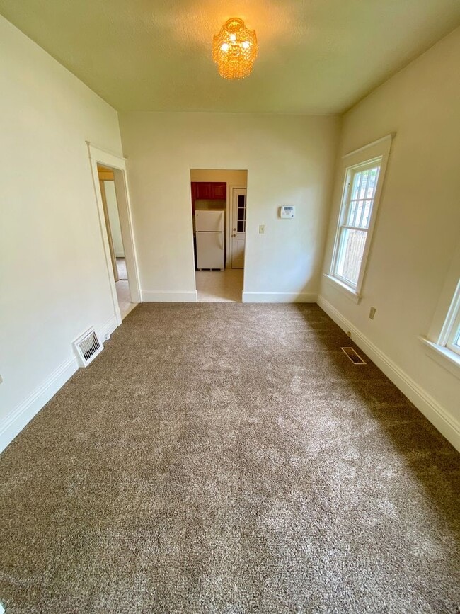 Building Photo - Welcoming Wilshire Heights Ranch Home for ...