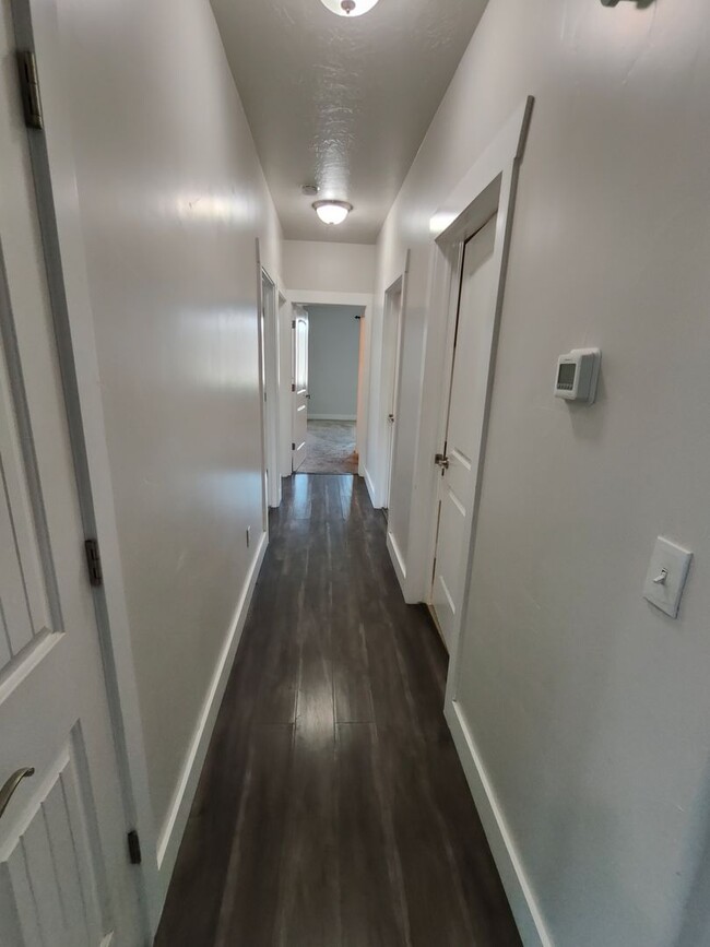 Building Photo - Charming 3-Bed, 2-Bath Condo - Two Weeks F...