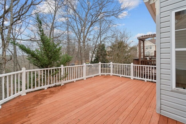 Building Photo - Wonderful Townhome