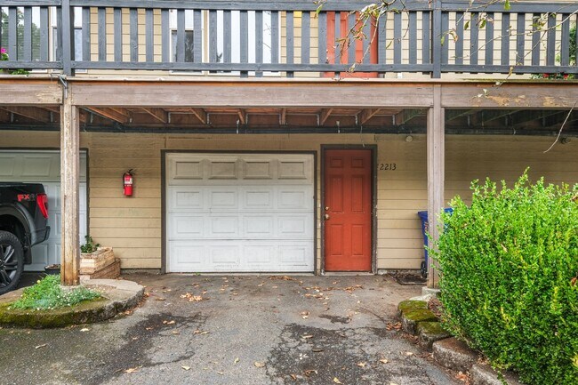 Building Photo - 12221 SE Steele