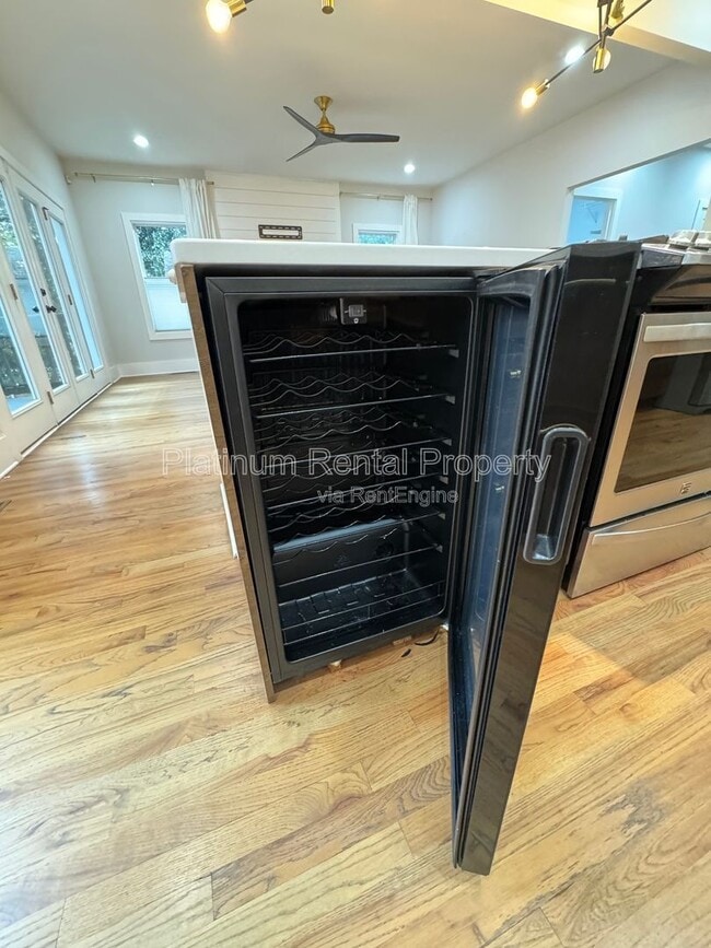 Building Photo - 150 Dahlgren St SE