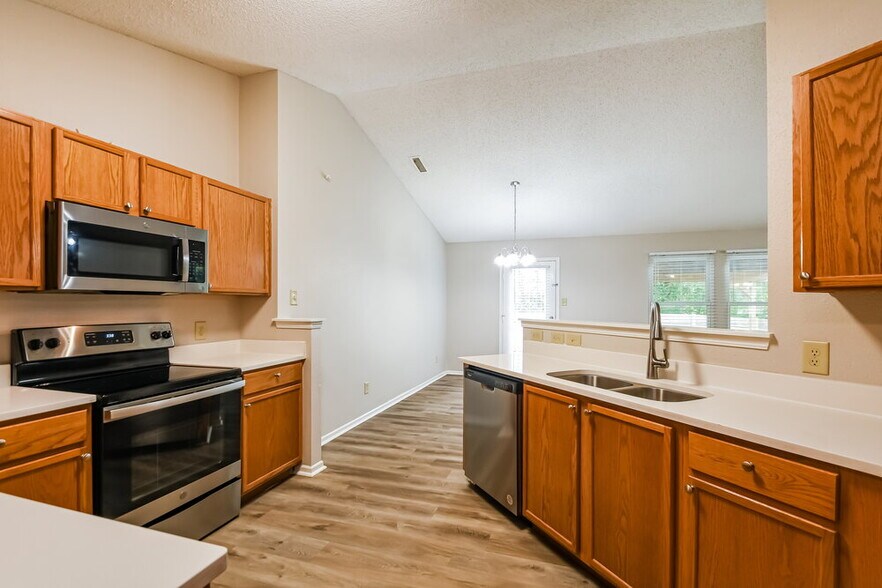Building Photo - 8835 Youngs Creek Ln