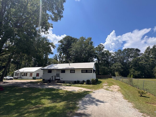 Building Photo - 413 Dell Dr