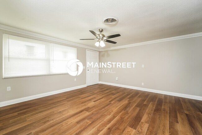 Building Photo - 3 Bedroom Pet-Friendly Home in VENICE, FL with Main Street Renewal