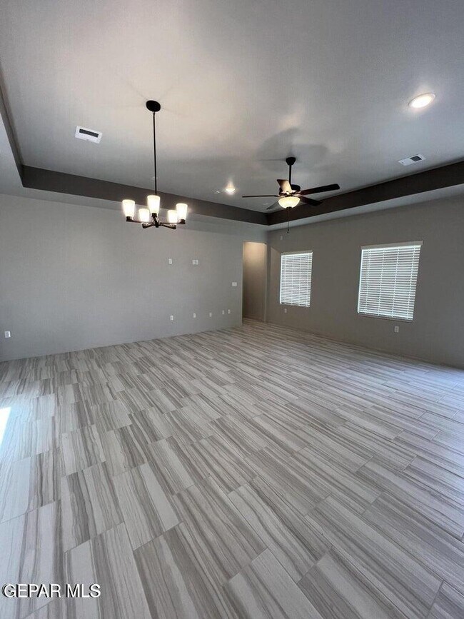 Building Photo - 208 Farnborough St