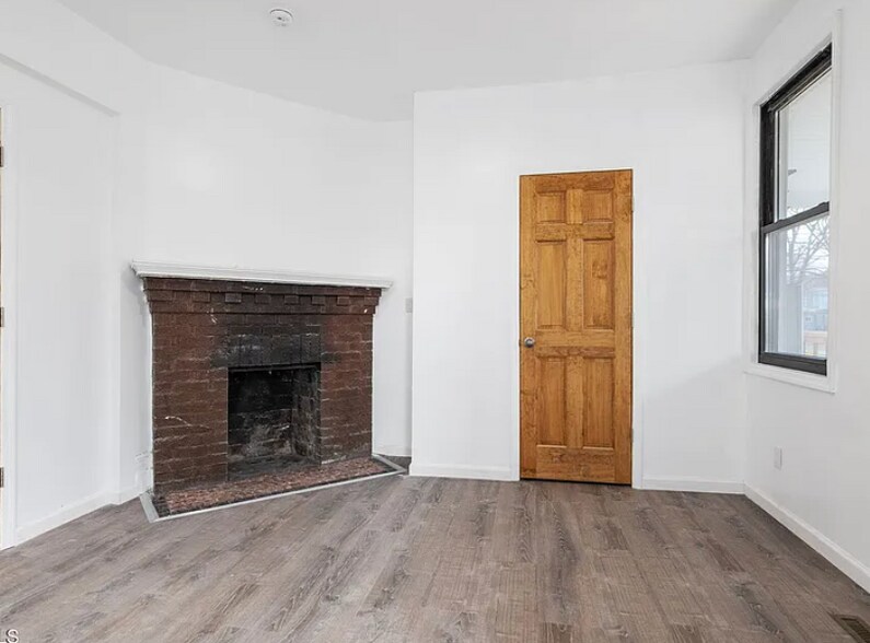 Building Photo - 84 N Allen St