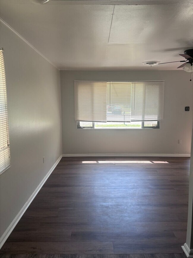Building Photo - Single-family rental