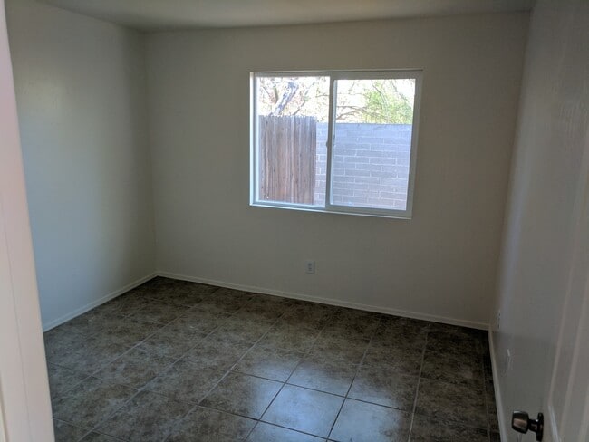 Building Photo - 2 Bedrooms and 2 Bath Rental
