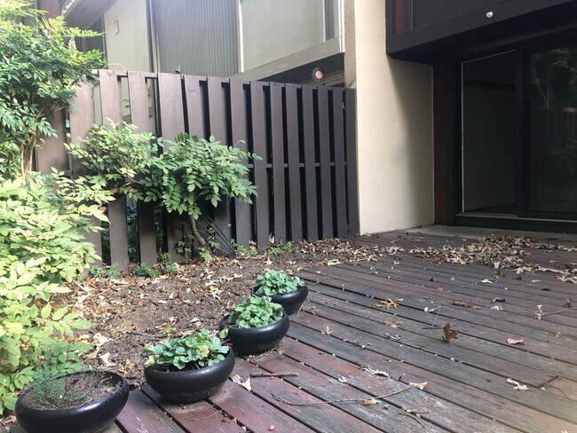 Building Photo - Well Maintained & Updated - 3 BR - Reston Metro