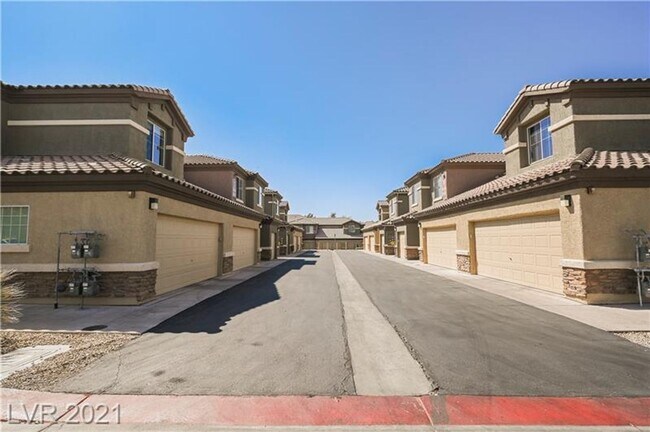 Building Photo - Beautiful townhouse for Rent!