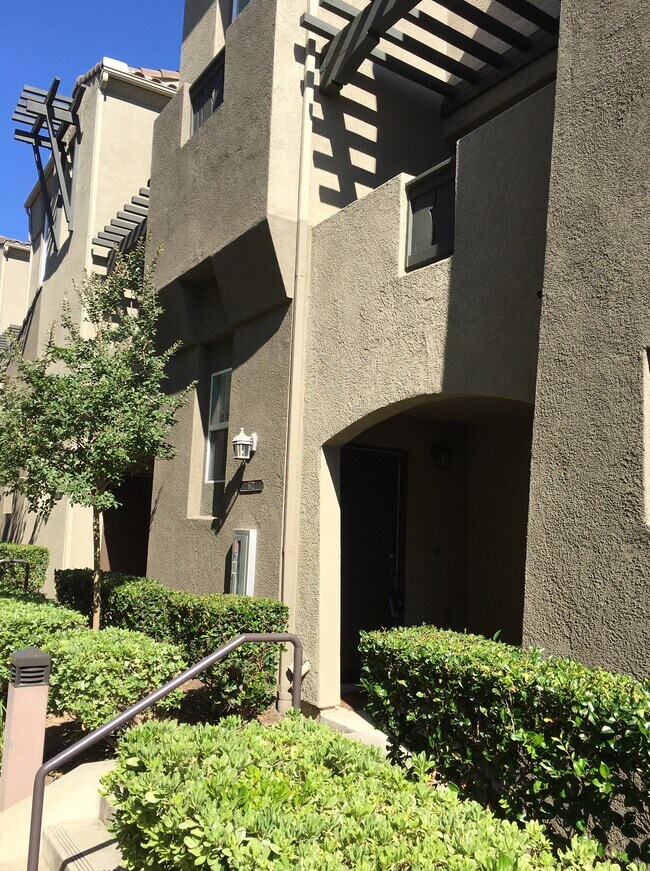 Building Photo - 672 Kellogg St