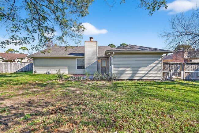 Building Photo - 14035 Utopia Dr