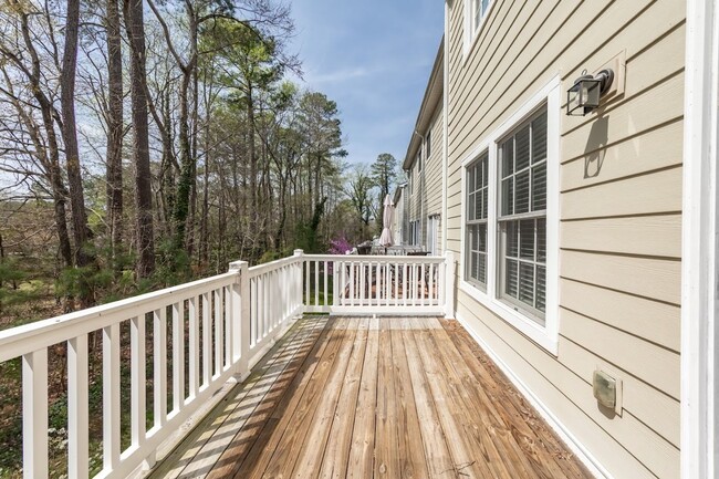 Building Photo - 121 Parkway Ct