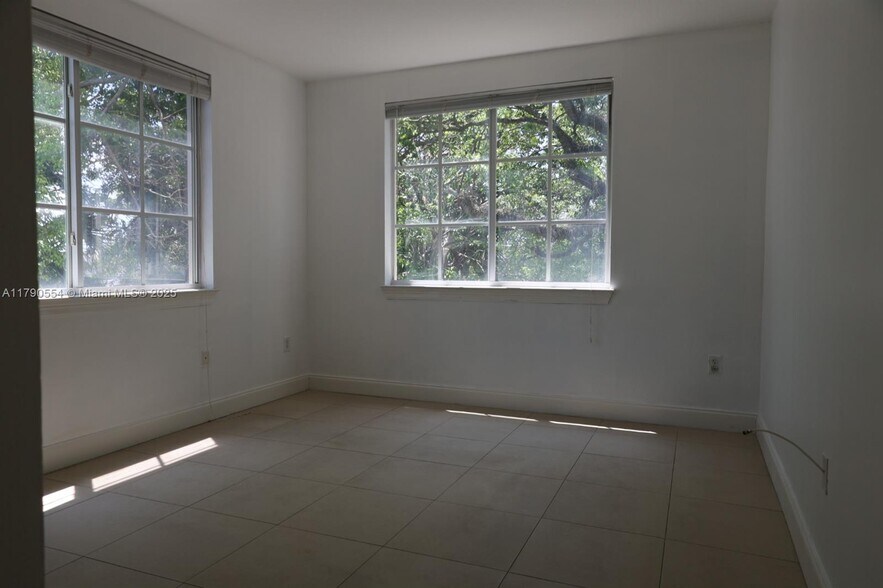 Building Photo - 6801 SW 44th St