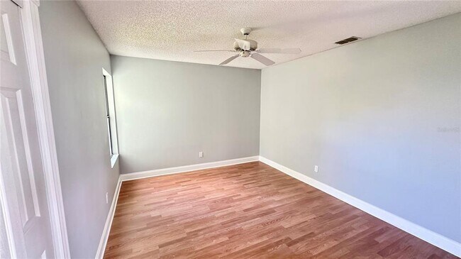 Building Photo - 806 Pine Shores Cir