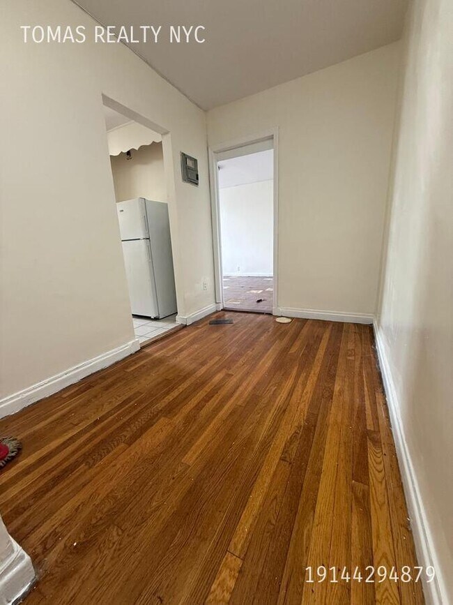 Building Photo - 710 E 235th St