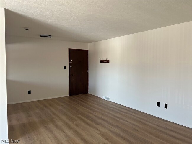 Building Photo - 24635 Clareshire Dr