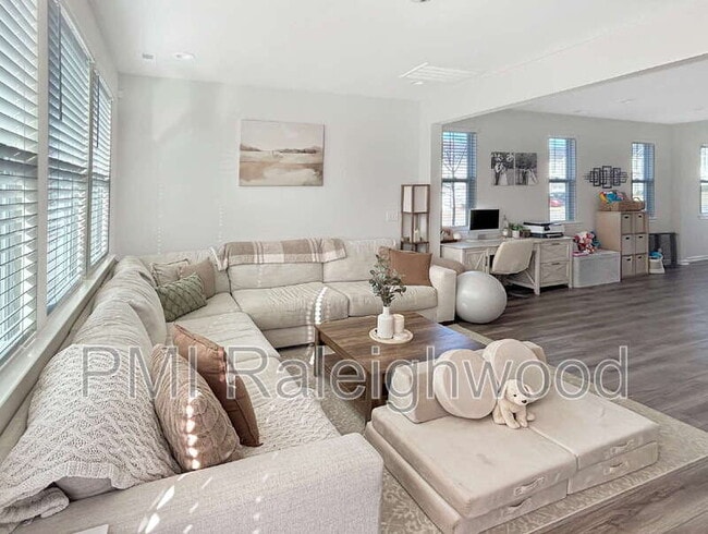 Building Photo - 779 Creekway Dr