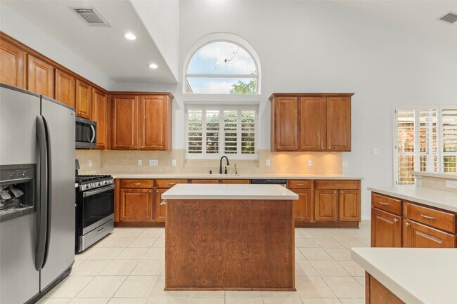 Building Photo - 2111 Blue Water Bay Dr