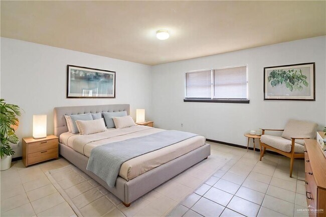 Building Photo - 11 W Nolana Ave