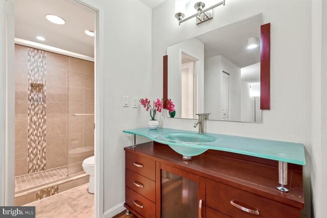 Building Photo - 5904 Mt Eagle Dr