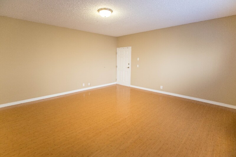 Building Photo - 1939 Beloit Ave