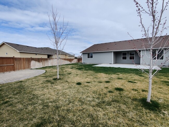 Building Photo - Great West Richland Location