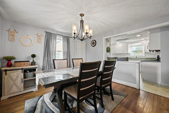 Building Photo - 133 Robbins Ave