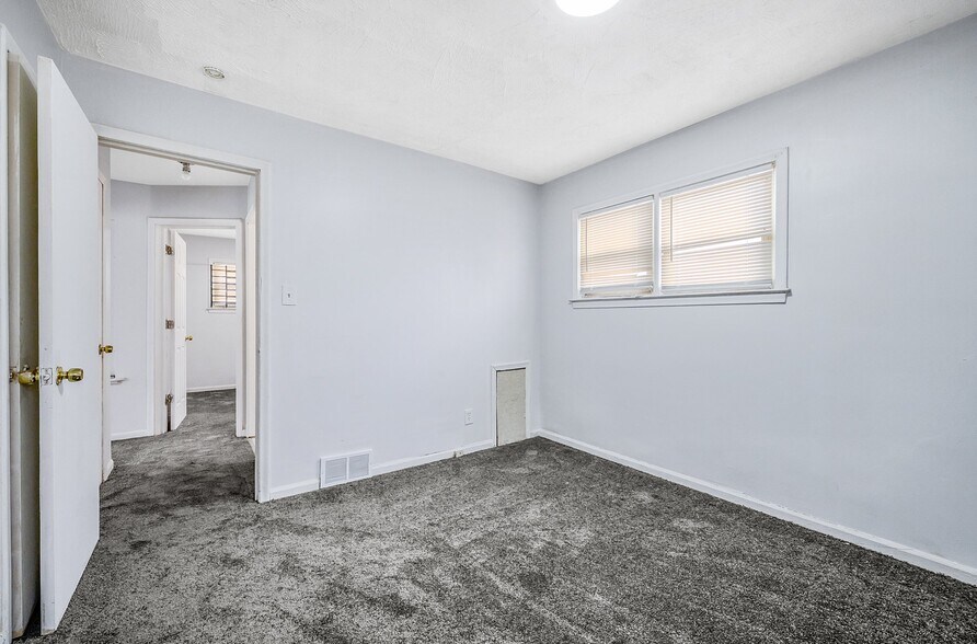 Building Photo - 11700 Engleside St