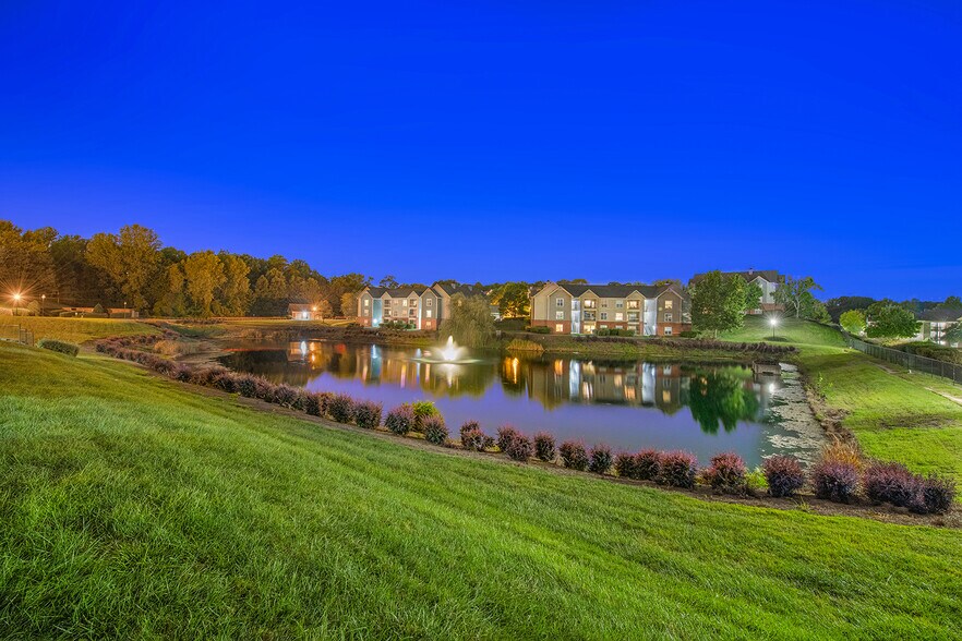 MAA University Lake 9401 Grove Hill Dr Charlotte NC 28262 Apartment