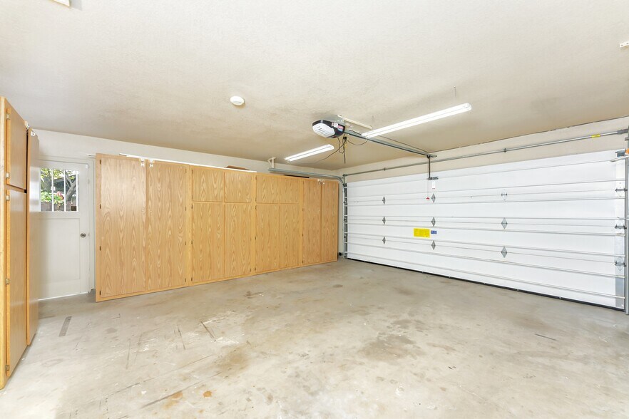 Building Photo - 154 Baxter Ave