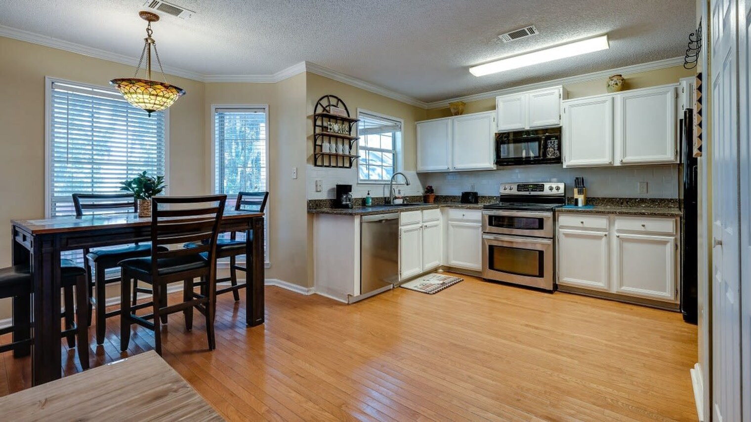 Building Photo - 584 Oemler Loop