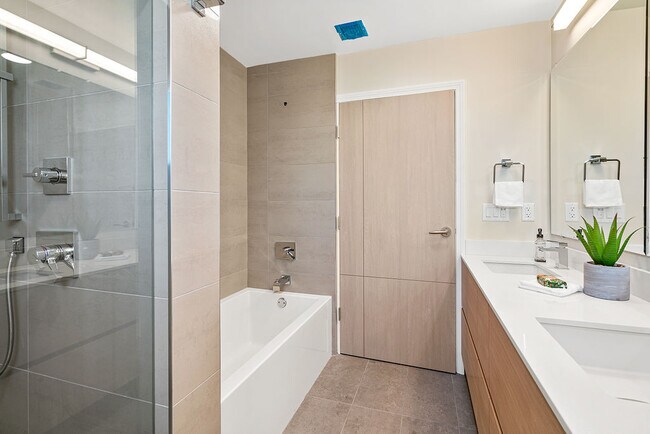 Master Bathroom - 820 S Wilton Pl
