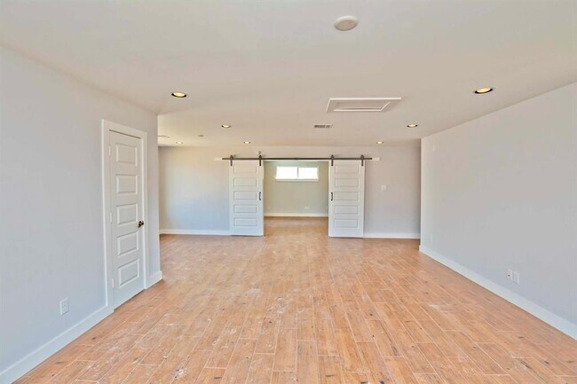 Building Photo - 1700 Durham Dr