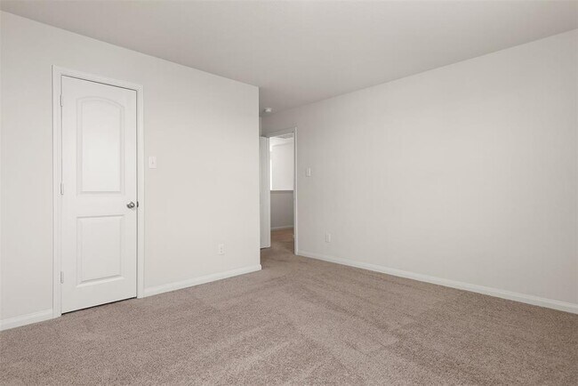 Building Photo - 2201 Bowline Rd