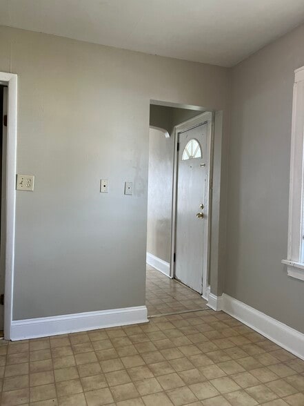 Building Photo - 2223 E Vollmer Ave