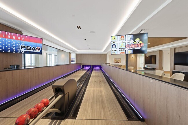 Building Photo - 220 Lake Shore Dr