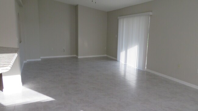 Building Photo - 1777 Sawgrass Dr SW