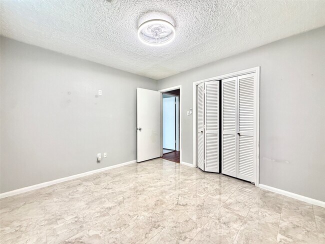 Building Photo - 9002 Sabastian Dr