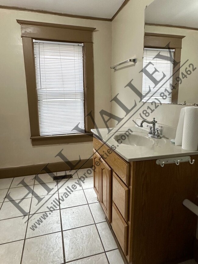 Building Photo - Two Bedroom Home
