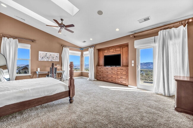 Building Photo - 1520 Taos Ln