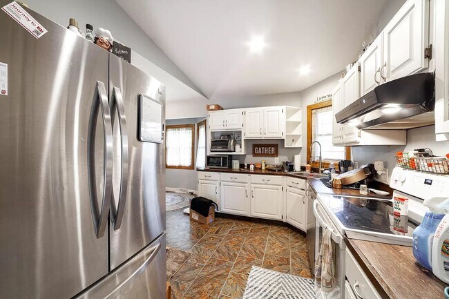 Building Photo - 3 Bedroom house
