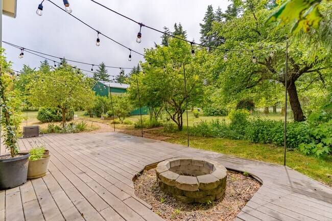 Building Photo - PRIVATE HOMESTEAD WITH ACREAGE & SHOP