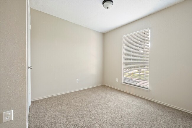 Building Photo - 3479 Rockrill Dr