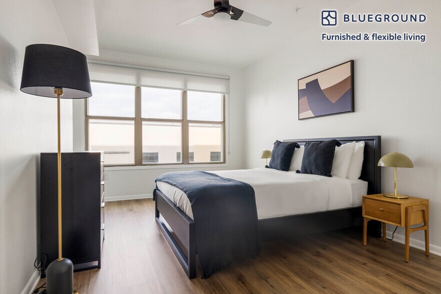 Building Photo - 3210 Esperanza Crossing