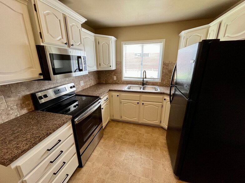 Building Photo - 4676 S 500 W