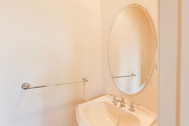 Building Photo - Beautiful Garage Townhouse in Poplar Run - Minutes to Glenmont METRO & I-200!