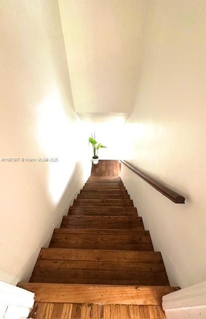 Building Photo - 821 W 39th St